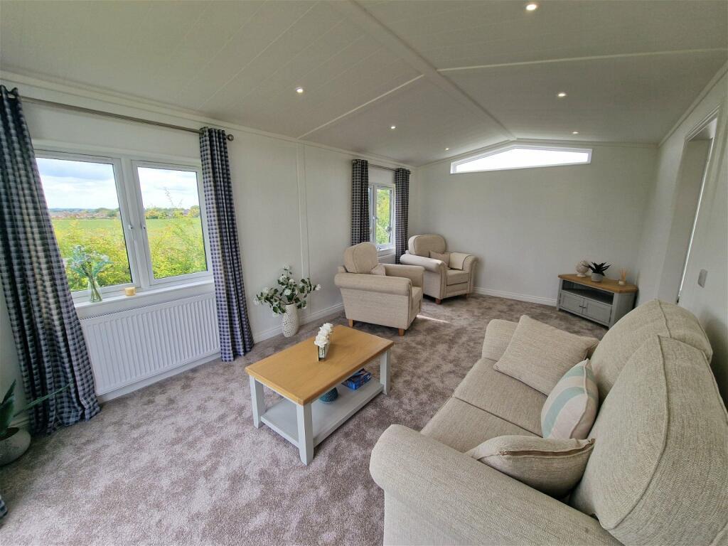 Alternative Lounge View