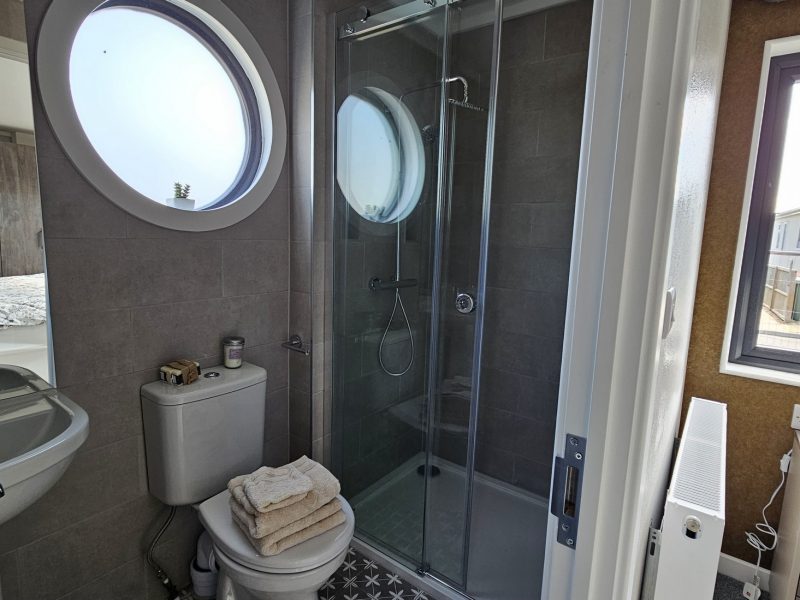 103_LITTLE_MEADOW_SHOWER_ROOM