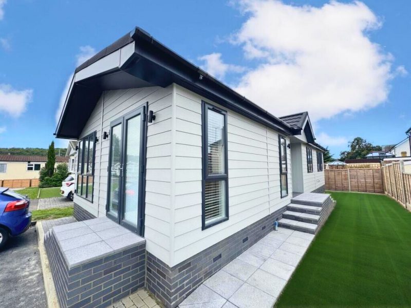 11 THE BEECHES EXTERIOR -