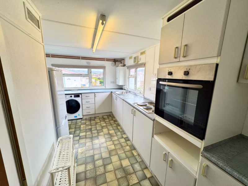 12GG KITCHEN OTHER VIEW